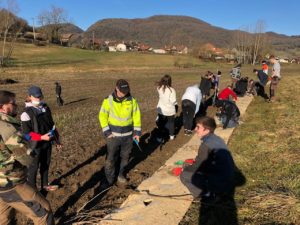 Plantation de haies par les élèves du Lycée Costa de Beauregard
